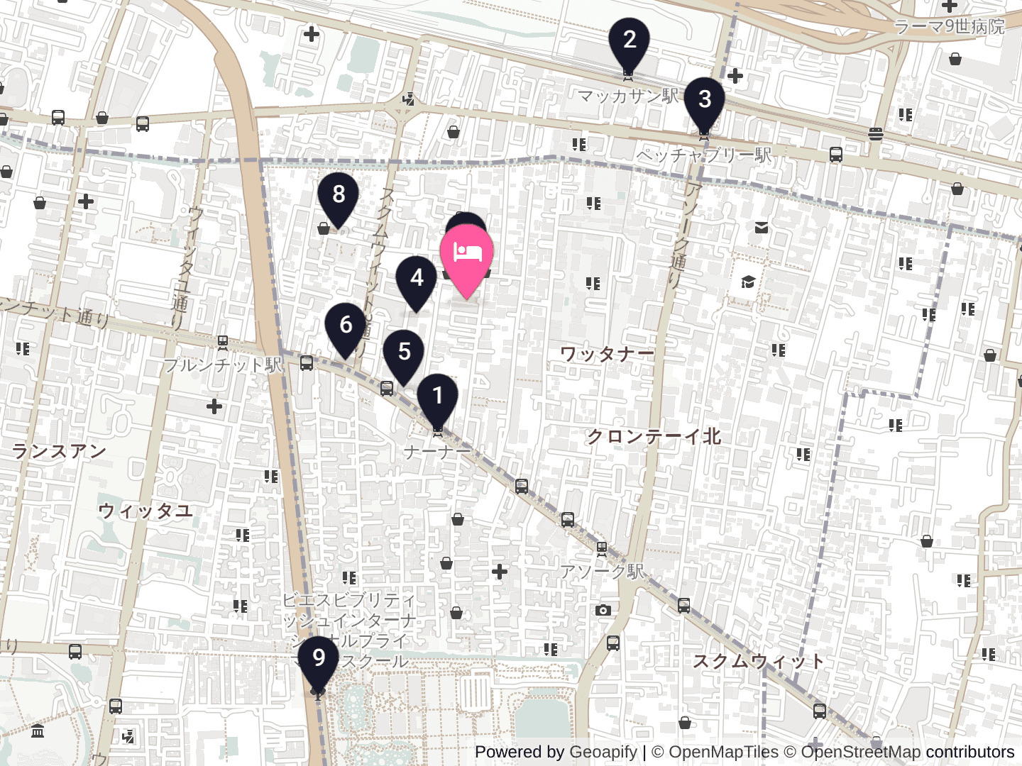Aloft Bangkok - Sukhumvit 11のまわりの地図。ピンクのピンが宿、番号のピンが下の一覧の場所
