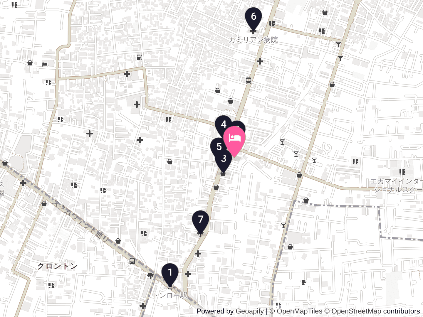 Grande Centre Point Sukhumvit 55のまわりの地図。ピンクのピンが宿、番号のピンが下の一覧の場所
