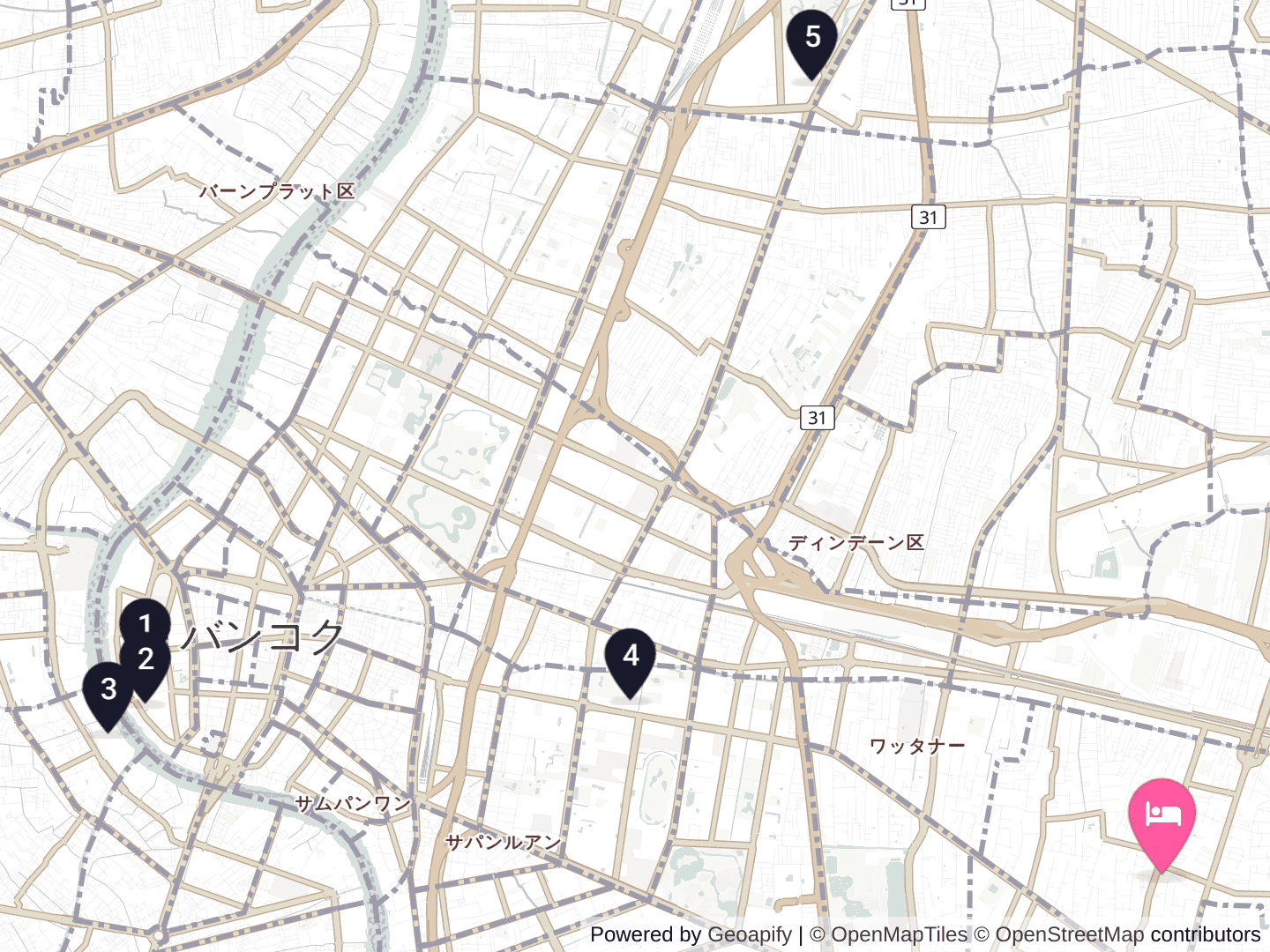 Grande Centre Point Sukhumvit 55と主要な観光地の位置。ピンクのピンが宿、番号のピンが右の表の観光地