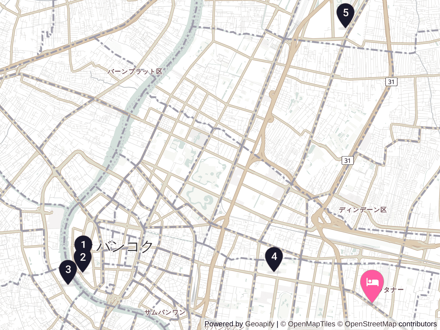 Hyatt Regency Bangkok Sukhumvitと主要な観光地の位置。ピンクのピンが宿、番号のピンが右の表の観光地