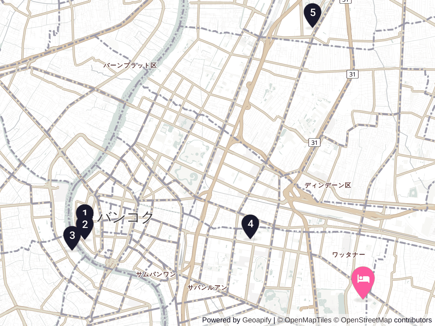Novotel Bangkok Sukhumvit 20と主要な観光地の位置。ピンクのピンが宿、番号のピンが右の表の観光地